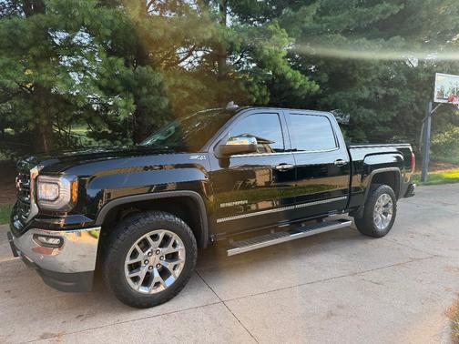 Black 2018 GMC Sierra 1500 SLT