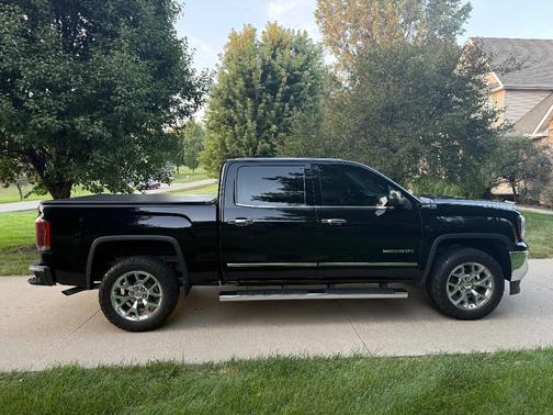 Black 2018 GMC Sierra 1500 SLT