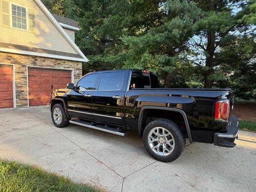 Black 2018 GMC Sierra 1500 SLT