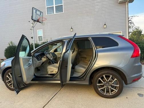 Gray 2016 Volvo XC60 T5 Premier