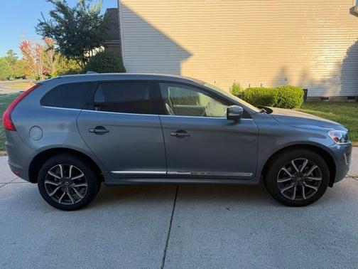 Gray 2016 Volvo XC60 T5 Premier