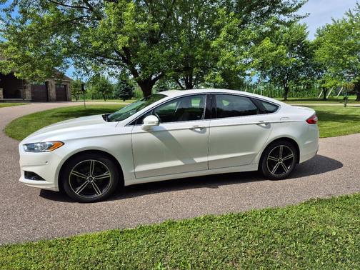 White 2015 Ford Fusion Titanium