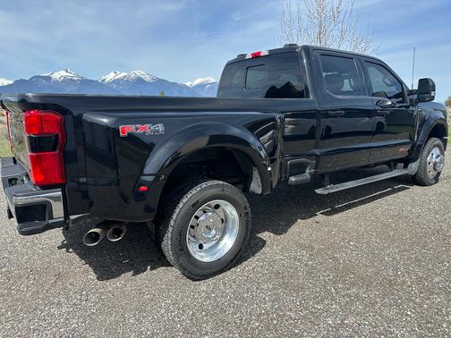 Black 2023 Ford F-450 Lariat