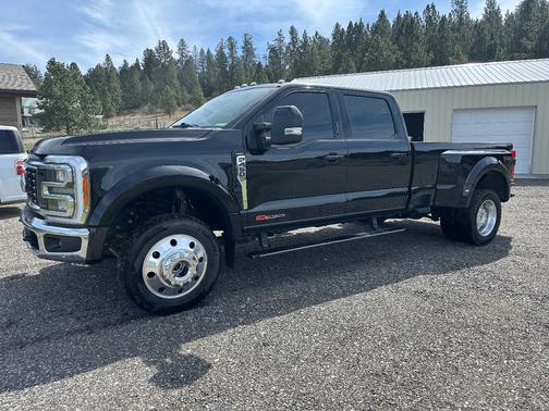 Black 2023 Ford F-450 Lariat