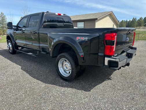Black 2023 Ford F-450 Lariat