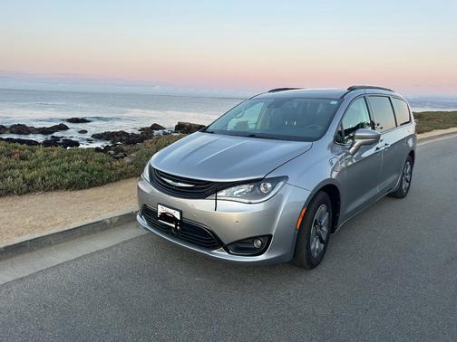 Silver 2018 Chrysler Pacifica Hybrid Limited