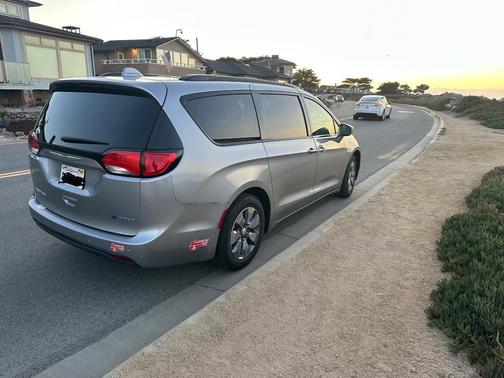 Silver 2018 Chrysler Pacifica Hybrid Limited