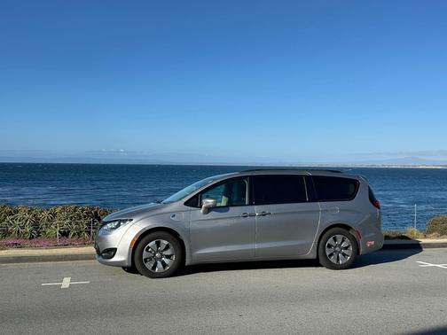 Silver 2018 Chrysler Pacifica Hybrid Limited
