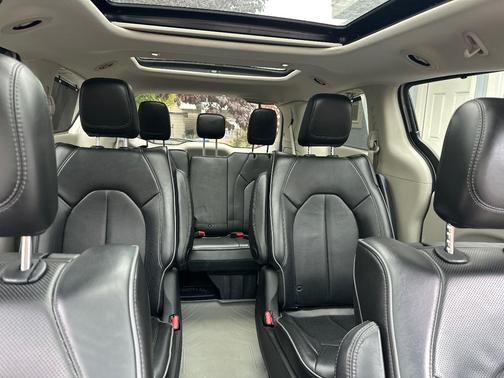 Silver 2018 Chrysler Pacifica Hybrid Limited