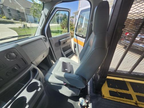 2010 Ford E250 Base