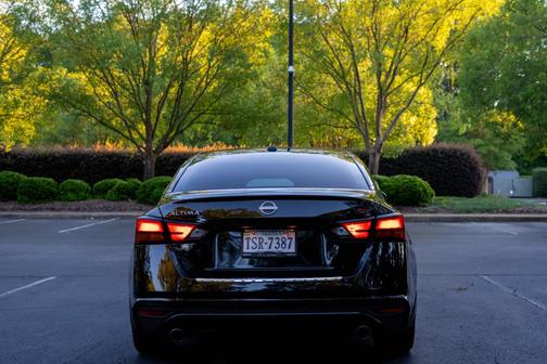 Black 2023 Nissan Altima 2.5 SR