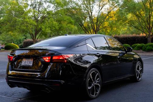 Black 2023 Nissan Altima 2.5 SR