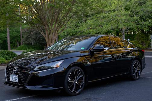 Black 2023 Nissan Altima 2.5 SR