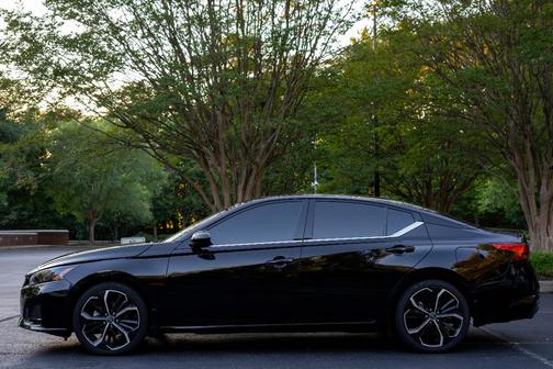 Black 2023 Nissan Altima 2.5 SR