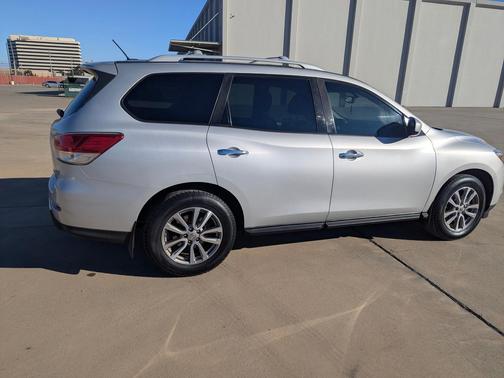 Silver 2015 Nissan Pathfinder SV
