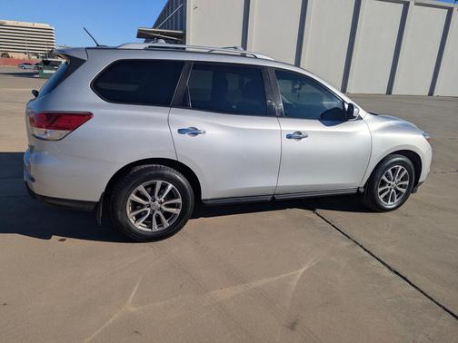 Silver 2015 Nissan Pathfinder SV