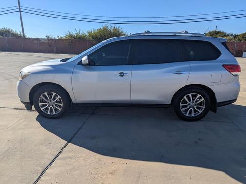 Silver 2015 Nissan Pathfinder SV