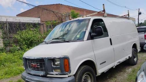 White 2002 GMC Savana 2500 Cargo