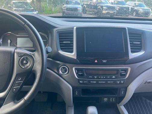 Silver 2016 Honda Pilot EX-L