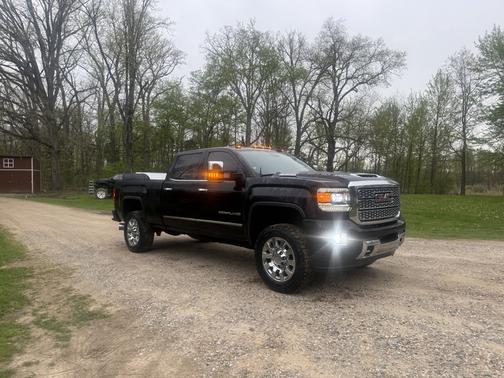 Black 2019 GMC Sierra 2500 Denali