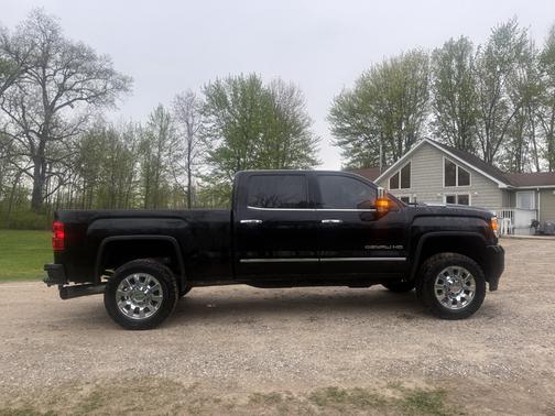 Black 2019 GMC Sierra 2500 Denali