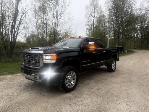 Black 2019 GMC Sierra 2500 Denali