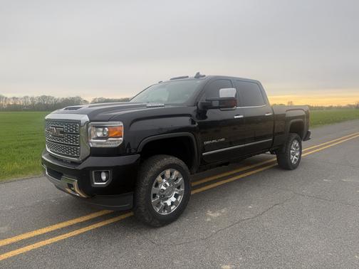 Black 2019 GMC Sierra 2500 Denali