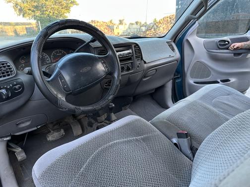 2000 Ford F-150 Work Series SuperCab
