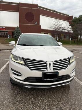 White 2015 Lincoln MKC Base