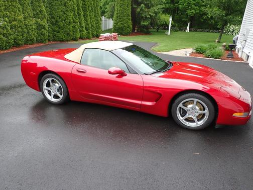 Red 2000 Chevrolet Corvette Base