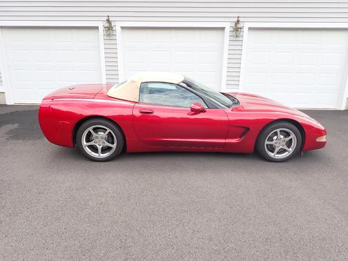 Red 2000 Chevrolet Corvette Base