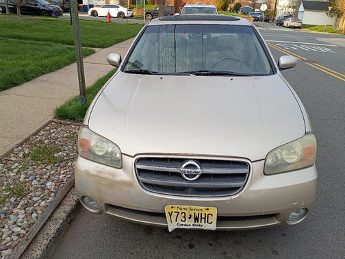 Gold 2002 Nissan Maxima GLE