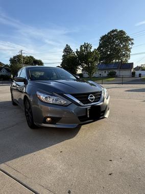 Gray 2017 Nissan Altima 2.5 SV