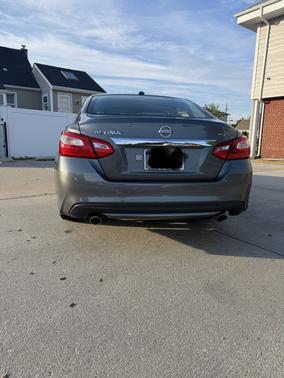 Gray 2017 Nissan Altima 2.5 SV