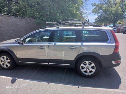 Beige 2011 Volvo XC70 3.2