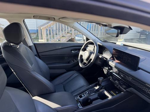 White 2025 Honda Accord Hybrid EX-L