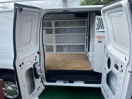White 2008 Ford E350 Super Duty Base