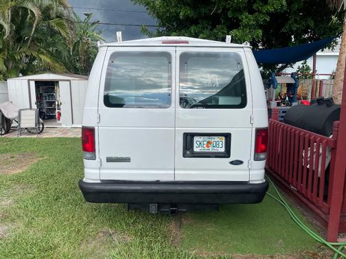 White 2008 Ford E350 Super Duty Base