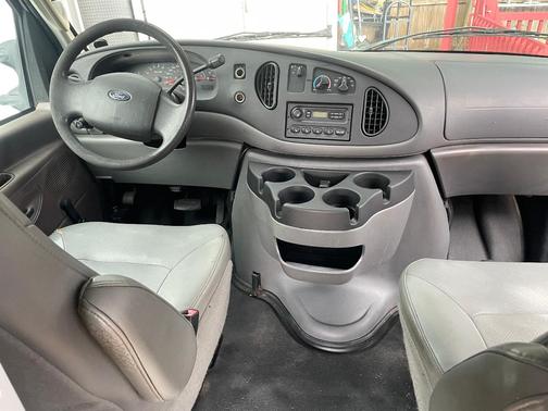 White 2008 Ford E350 Super Duty Base