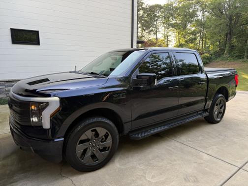 2023 Ford F-150 Lightning LARIAT