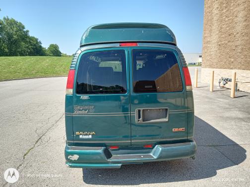 Green 1998 GMC Savana 1500 Base