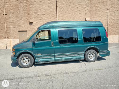 Green 1998 GMC Savana 1500 Base