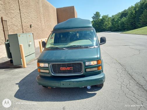 Green 1998 GMC Savana 1500 Base