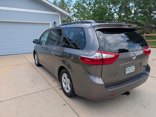 2017 Toyota Sienna LE