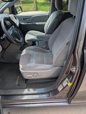 2017 Toyota Sienna LE