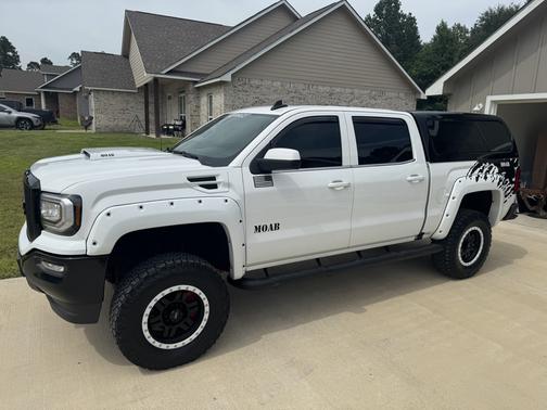White 2017 GMC Sierra 1500 SLE