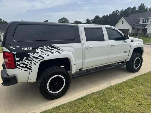 White 2017 GMC Sierra 1500 SLE