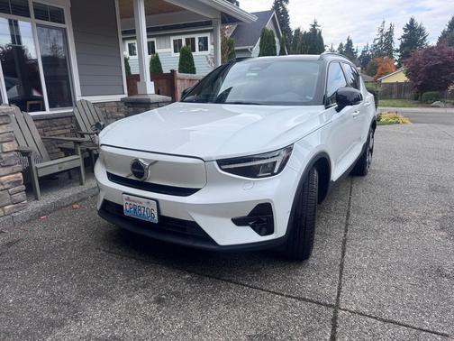 White 2023 Volvo XC40 Recharge Pure Electric Ultimate