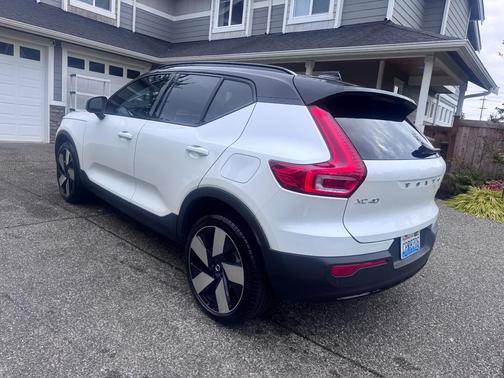 White 2023 Volvo XC40 Recharge Pure Electric Ultimate