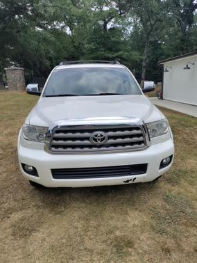 Photo 2 of 30 of 2011 Toyota Sequoia Platinum
